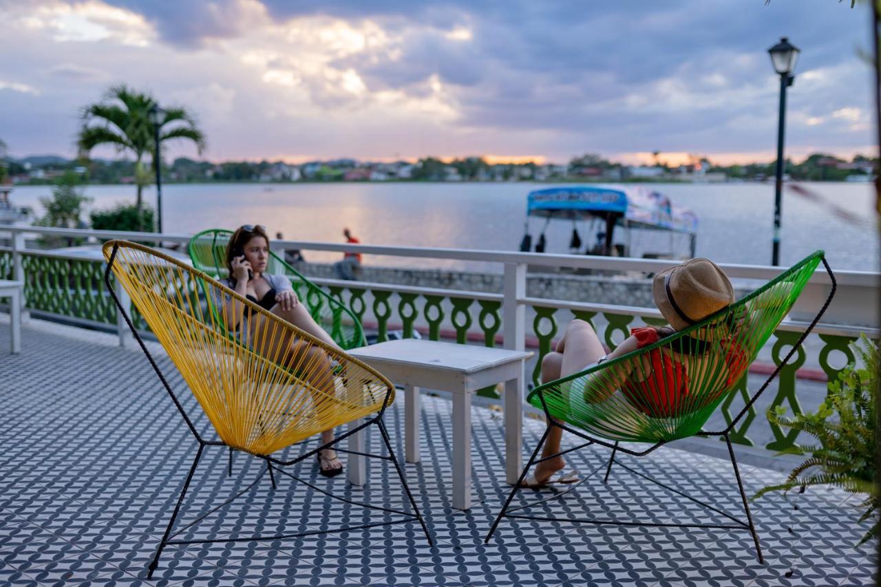 Hotel Peten Flores Exteriör bild