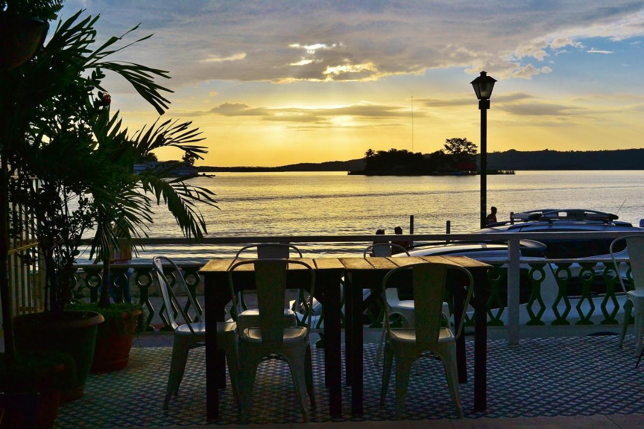 Hotel Peten Flores Exteriör bild