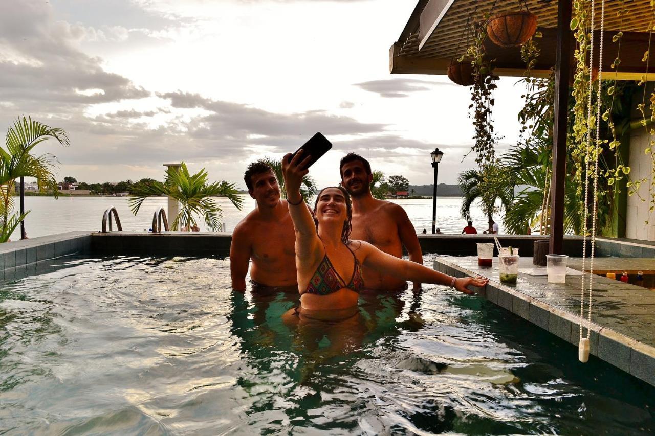 Hotel Peten Flores Exteriör bild