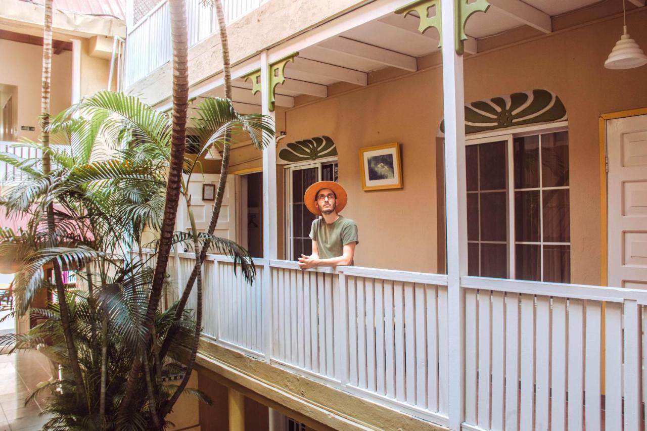 Hotel Peten Flores Exteriör bild