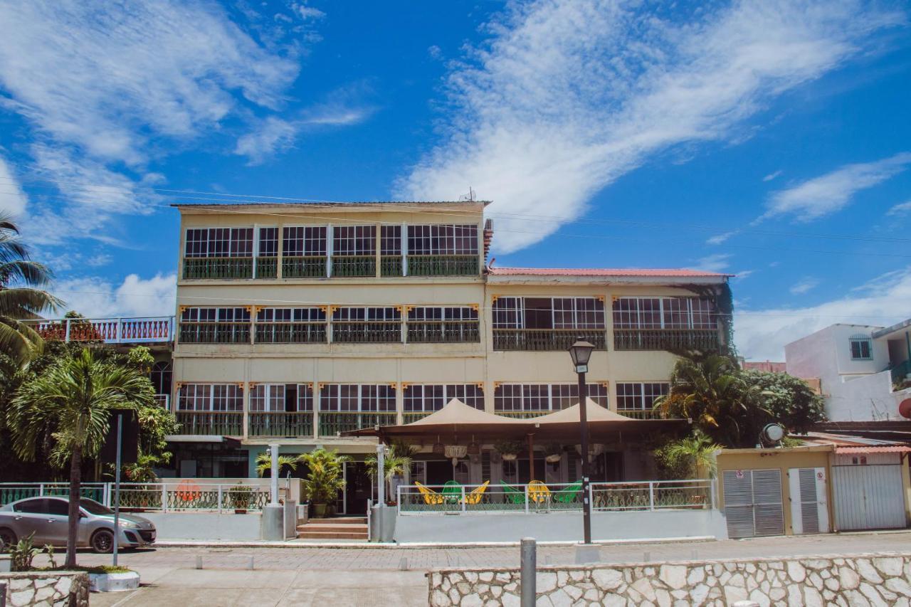 Hotel Peten Flores Exteriör bild