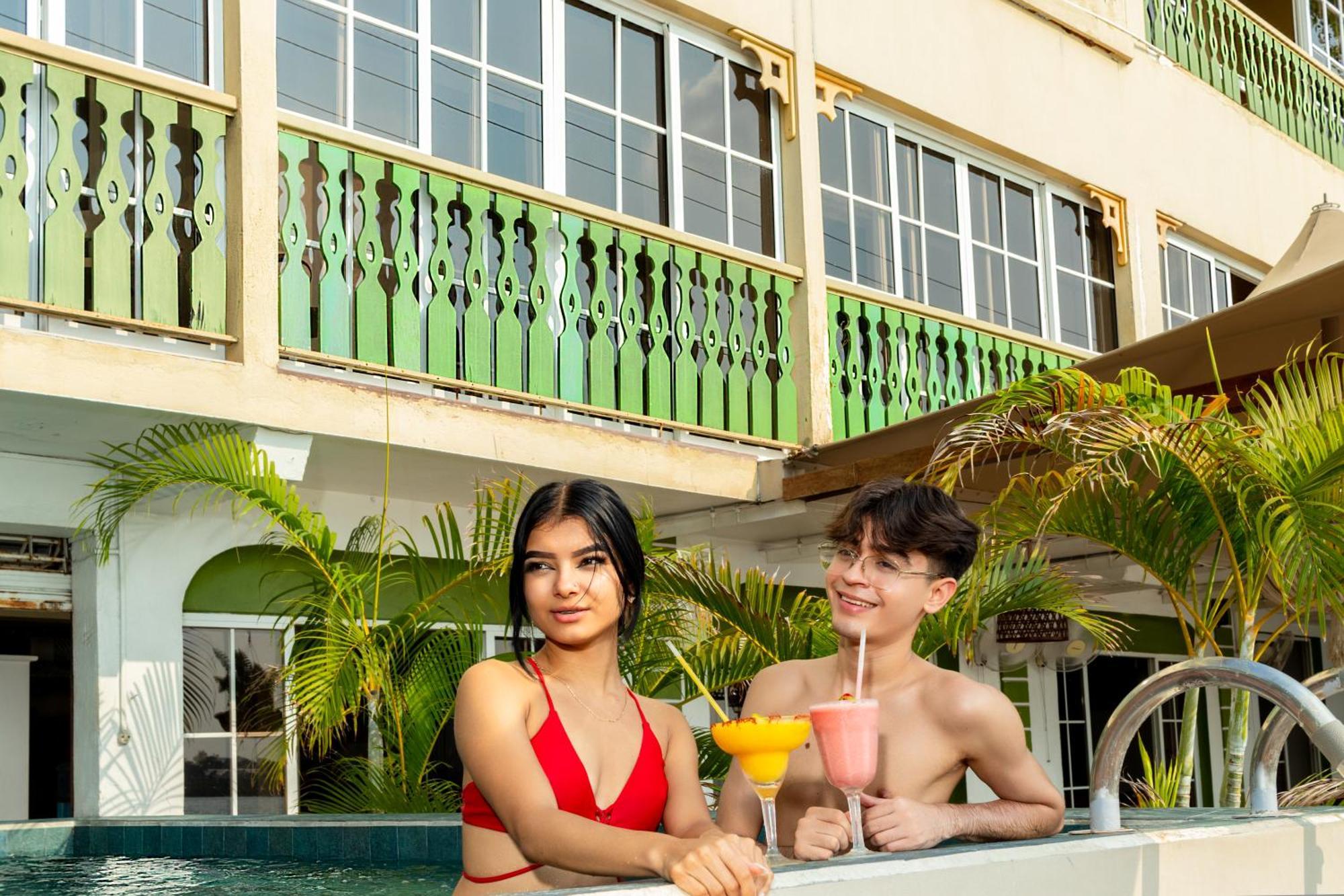 Hotel Peten Flores Exteriör bild