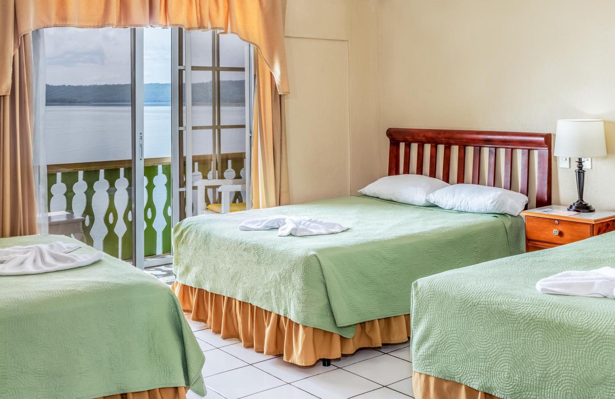 Hotel Peten Flores Exteriör bild