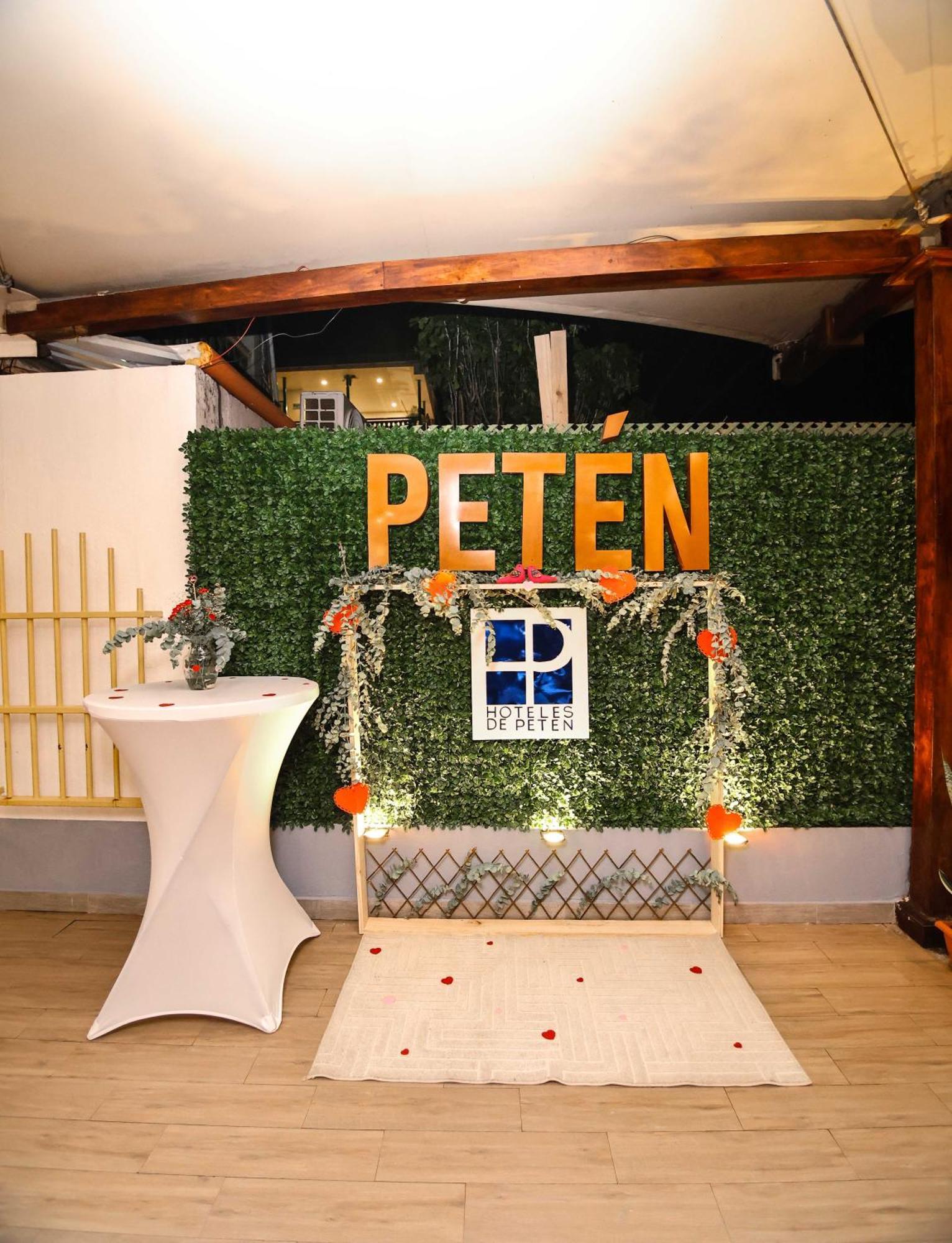 Hotel Peten Flores Exteriör bild